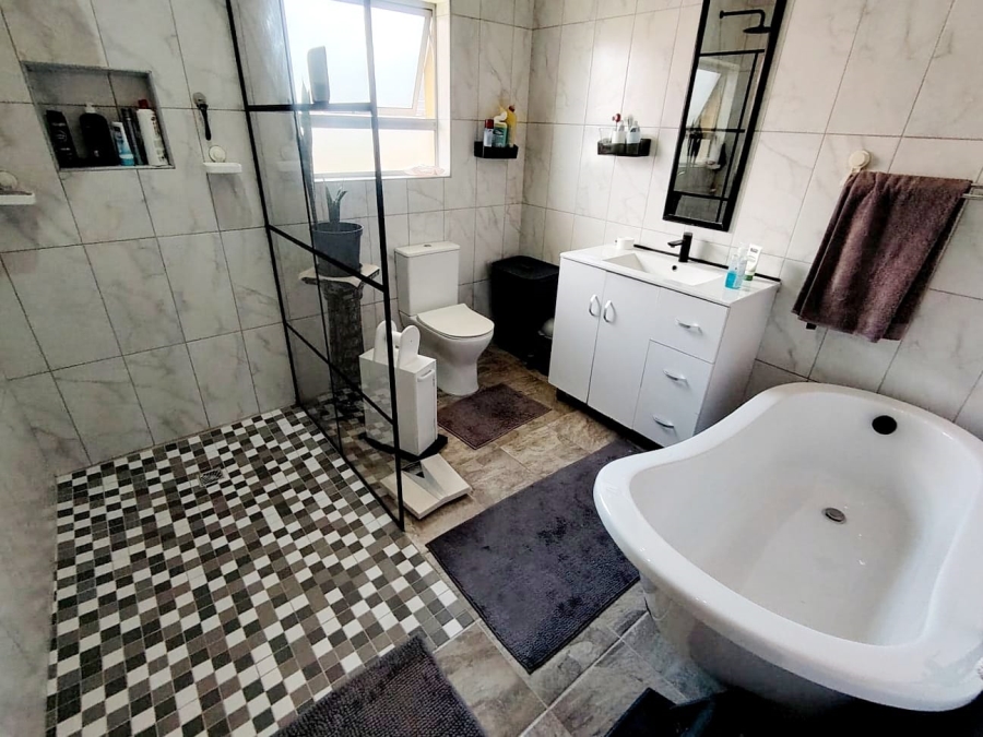 3 Bedroom Property for Sale in Cambridge Eastern Cape